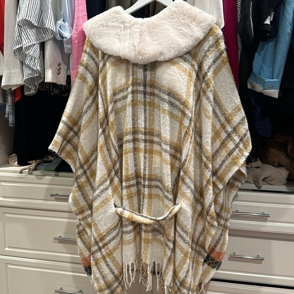 Plaid faux fur cape nwt - Picture 2 of 4